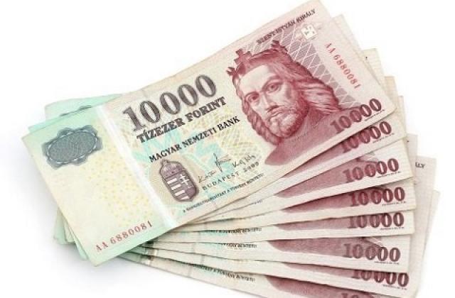 обменять старые форинты можно на новые, пример старых 10 тысячных банкнот